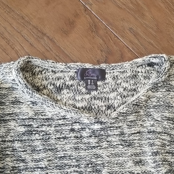 Lace-trim maternity sweater - Picture 2 of 5